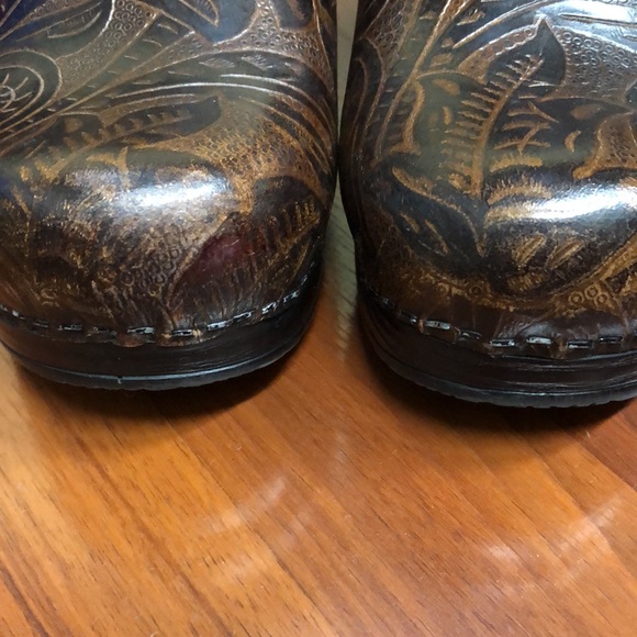Dansko Tooled Leather Wooden Heel Clog Size 37 Antique Brown Floral - Picture 5 of 10